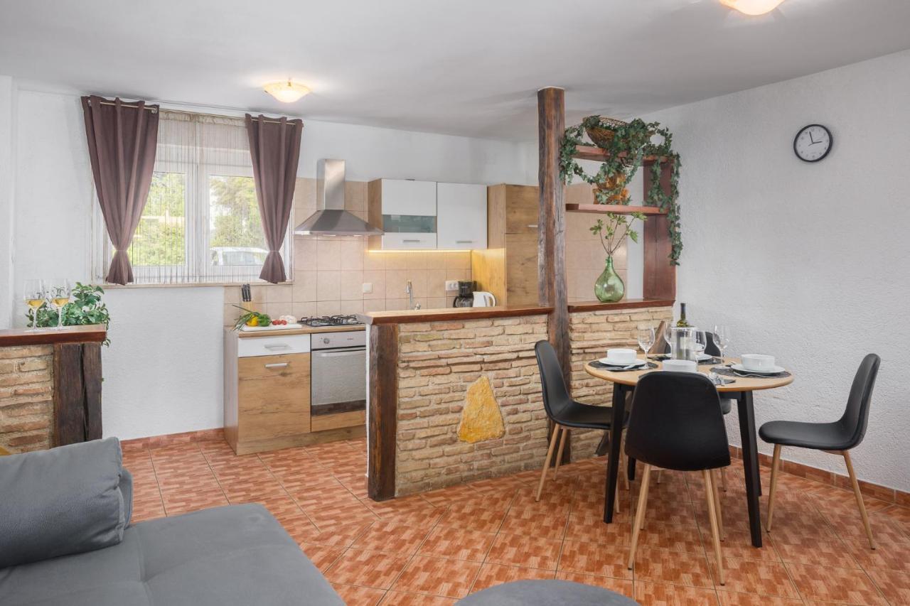 Вилла Casa Viktoria With Private Garden And Bbq Kosinozici Экстерьер фото